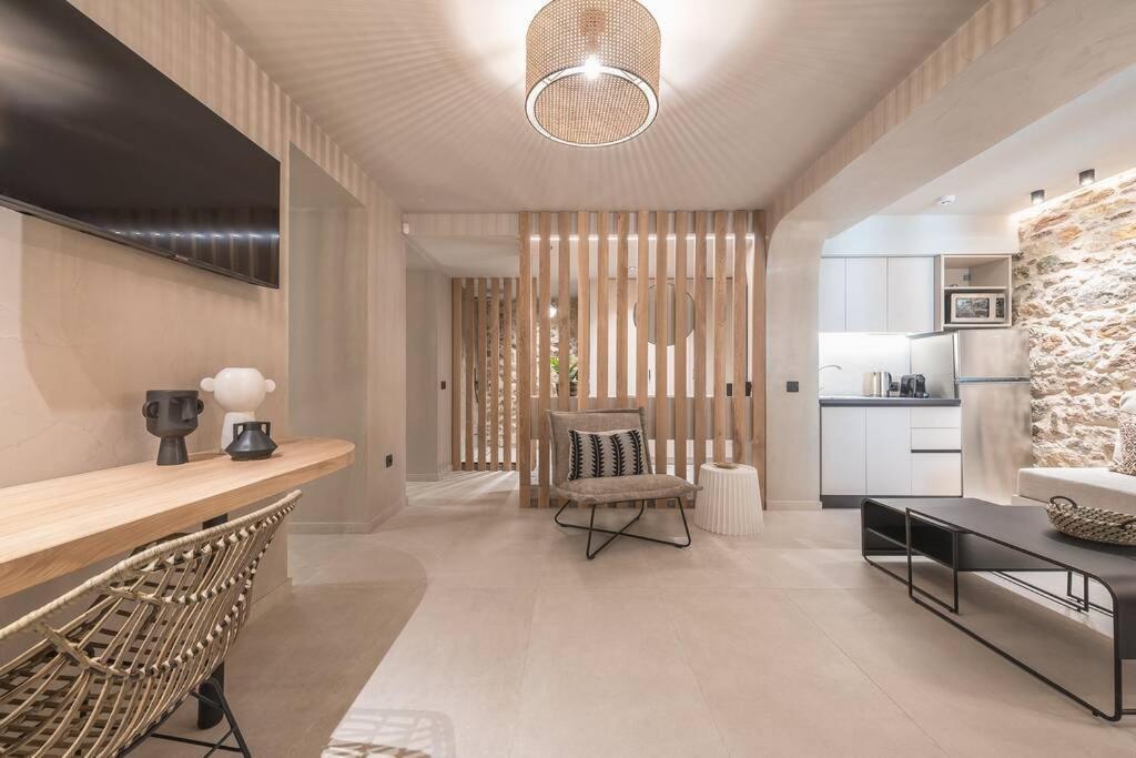 Apollonos 28 Luxury Suites เอเธนส์ ภายนอก รูปภาพ