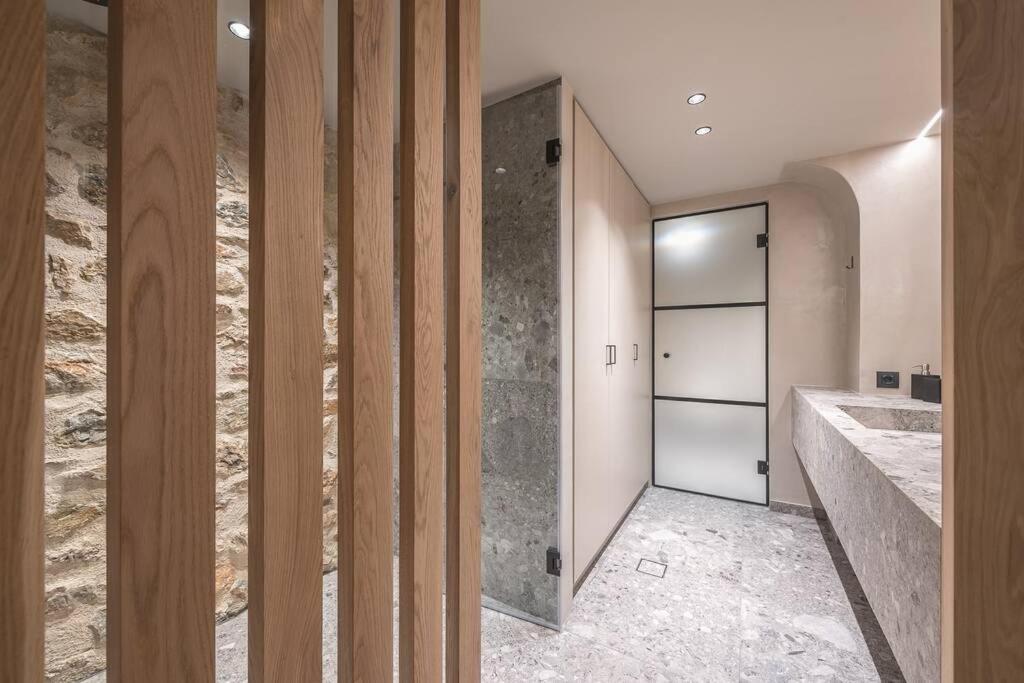 Apollonos 28 Luxury Suites เอเธนส์ ภายนอก รูปภาพ