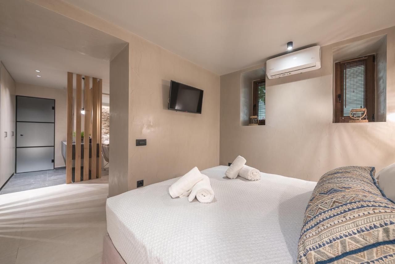Apollonos 28 Luxury Suites เอเธนส์ ภายนอก รูปภาพ