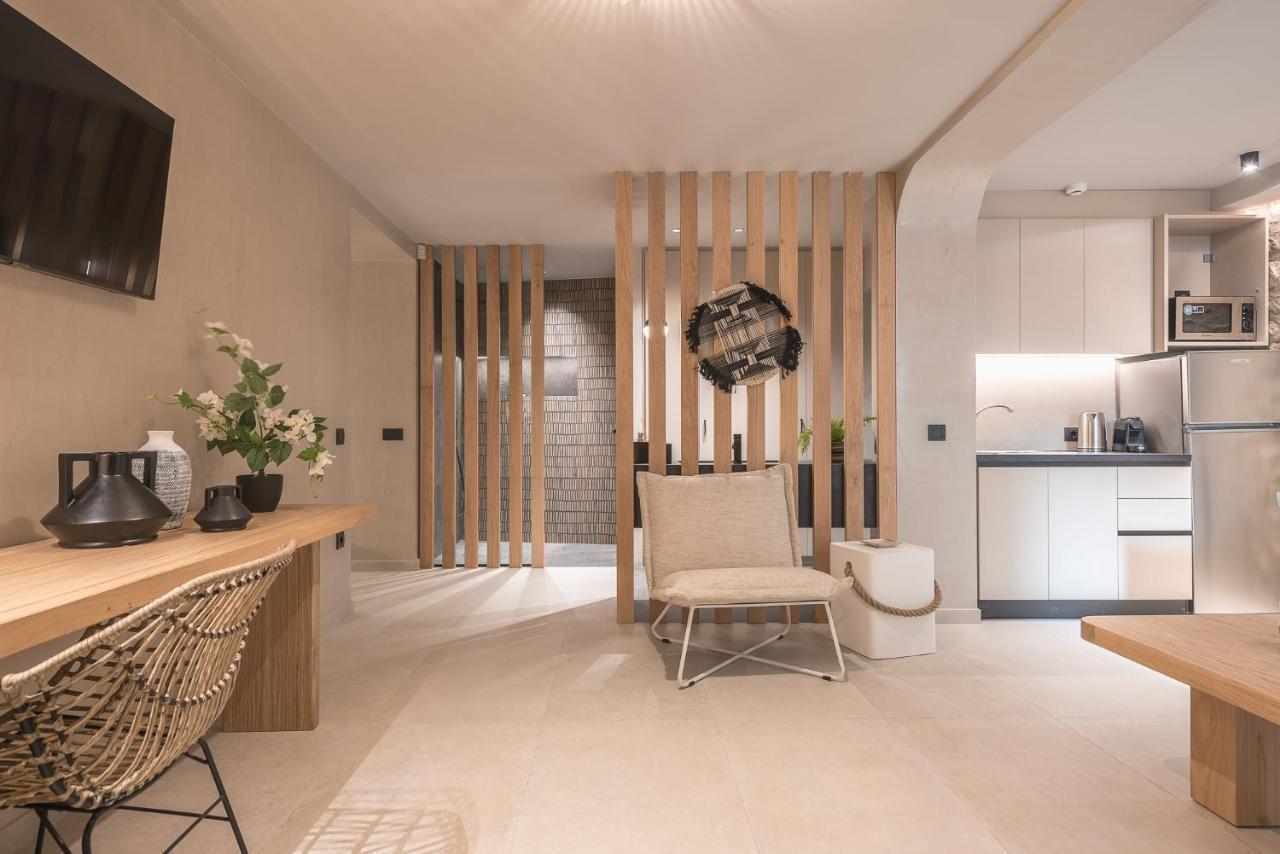 Apollonos 28 Luxury Suites เอเธนส์ ภายนอก รูปภาพ